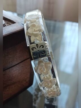 Brighton Lucite Bracelet w/White Painted Flowers on Inside, Vintage 80'-90's